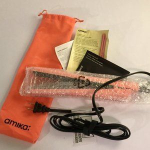 NWOT amika StrandPerfect Ceramic Hair Straightener